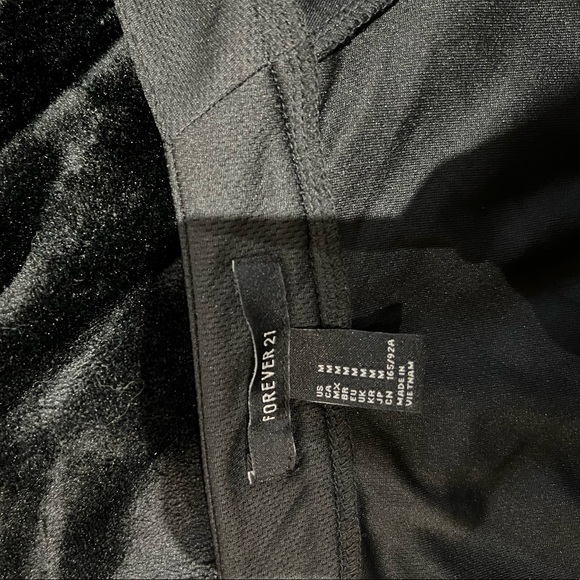 FOREVER 21-Black button up baseball shirt - Picture 3 of 3